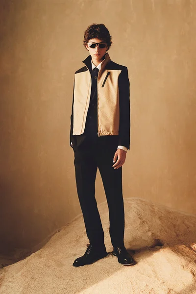 Look 16